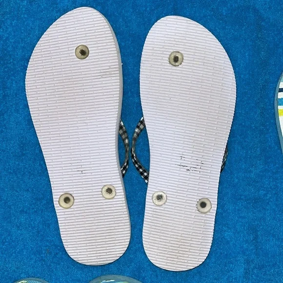5 Pairs of Flip Flops - Picture 3 of 13